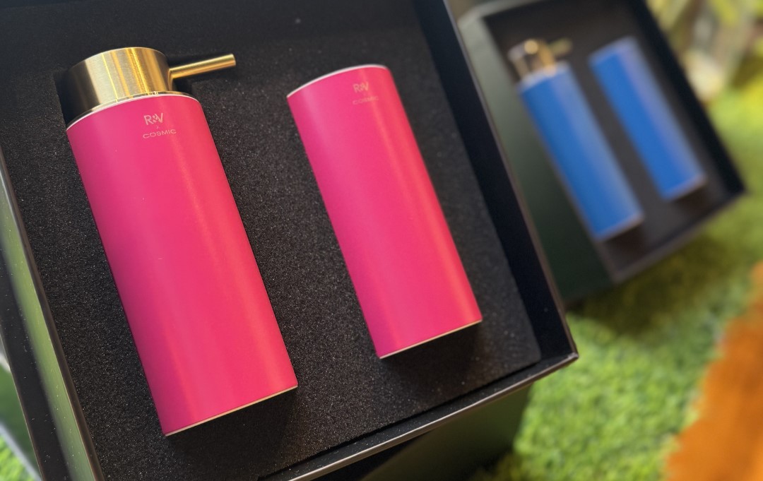 Coffret distributeur de savon et porte brosse à dents rose