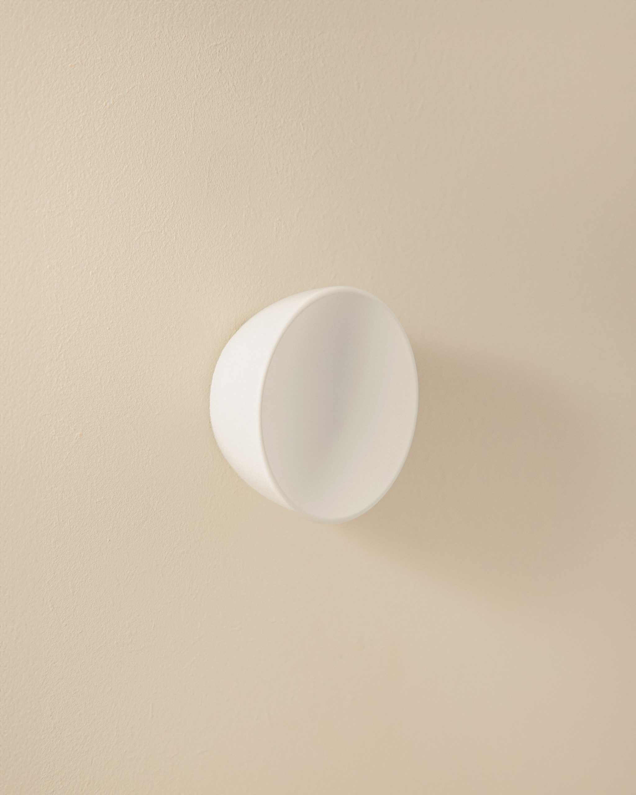 Patère salle de bain design GEYSER de Cosmic - Blanc Mat | Élégance et fixation facile