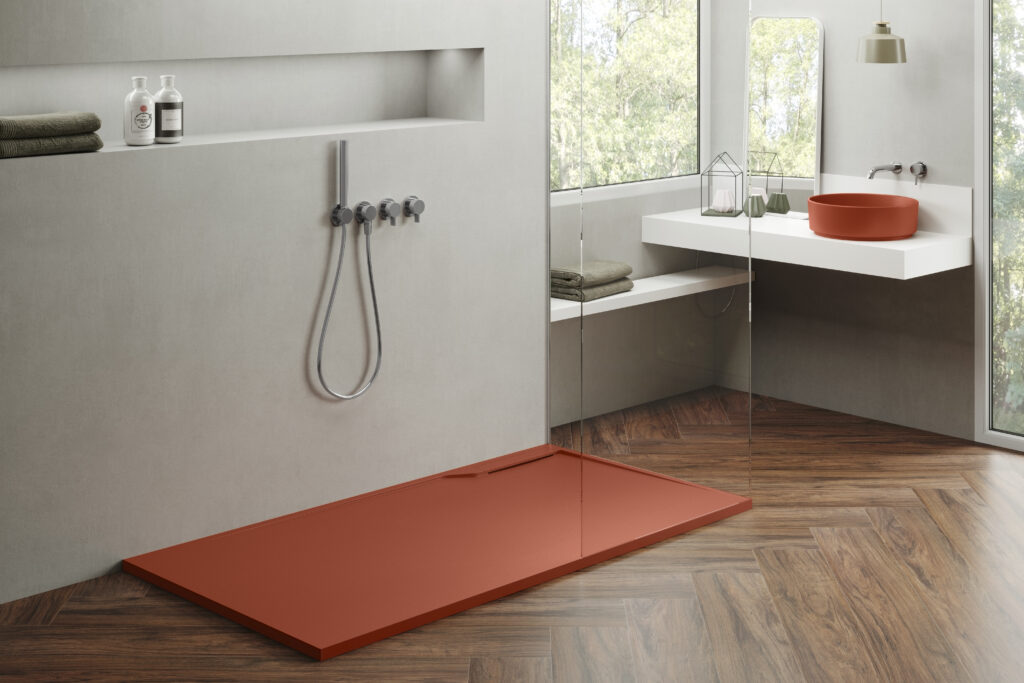 salle-de-bain-blance-receveur-rouge